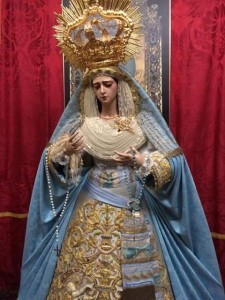 Reina de los Cielos vestida para la Inmaculada