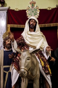 Nuestro Padre Jesús de la Salud, con la cabellera cubierta tras los daños sufridos el pasado Domingo de Ramos