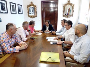 El alcalde de Jaén recibe a la Cofradía de la Pastora
